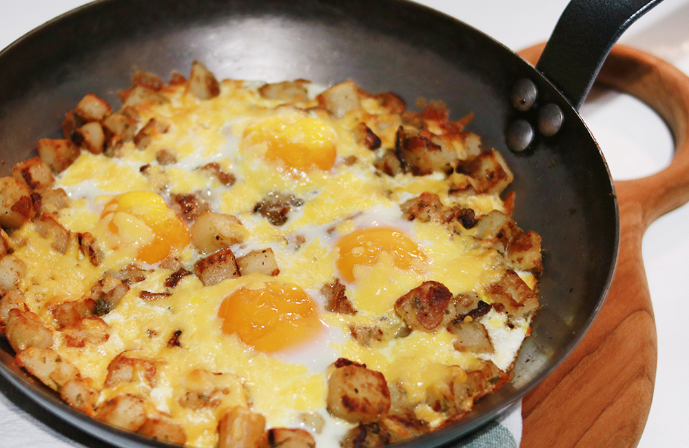 Baked Eggs with Potatoes & Cheese (ไข่อบกับมันฝรั่งและชีส)