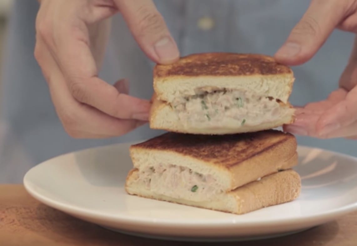 The Ultimate Tuna Melt Sandwich (สุดยอดแซนด์วิชทูน่าเมลท์)