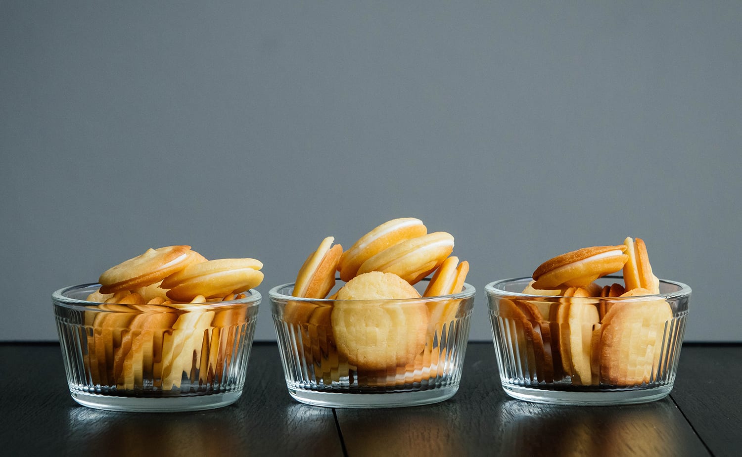 White Chocolate Cat’s Tongue Cookies (คุกกี้ลิ้นแมวไส้ไวท์ช็อกโกแลต)