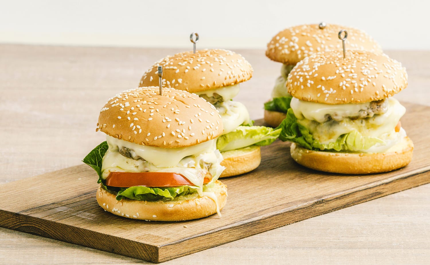 Pesto Pork Burger (เบอร์เกอร์เพสโต้หมู)