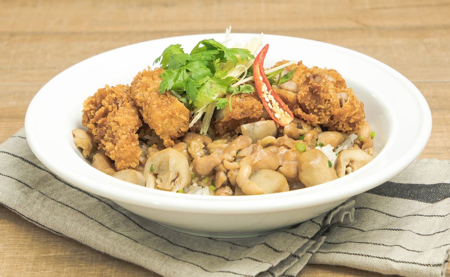 Chicken Gravy Over Rice with Fried Chicken (ข้าวหน้าไก่ทอด)