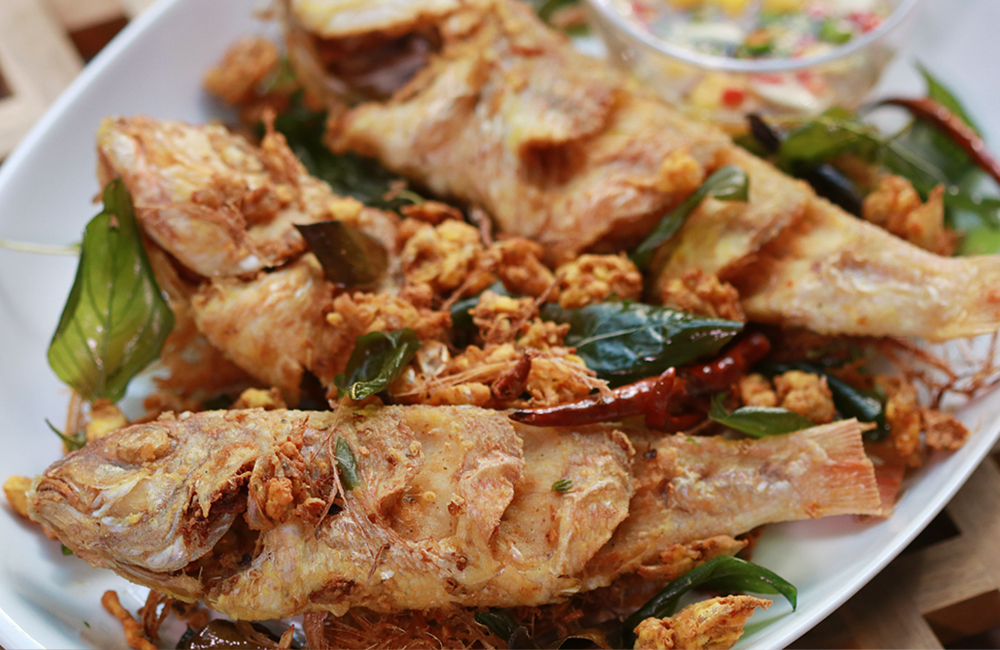 Fried Turmeric Fish (ปลาทอดขมิ้น)