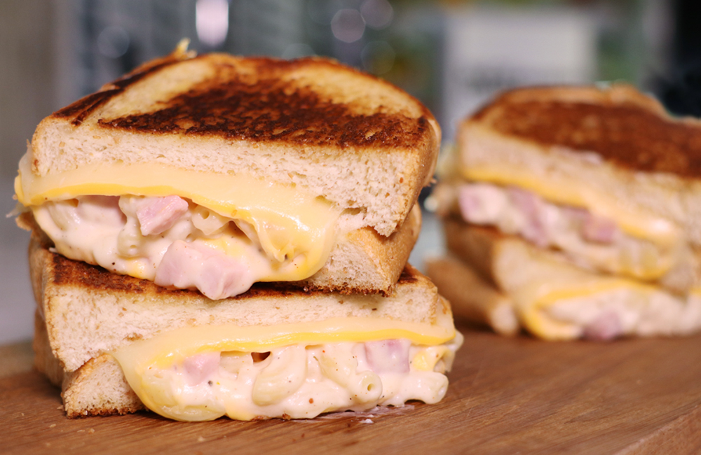 Grilled Mac’n Cheese Sandwich (กริลล์แมคแอนด์ชีสแซนด์วิช)