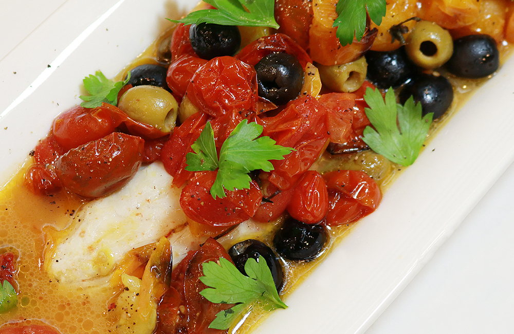 Baked Fish with Tomatoes & Olives (ปลาอบมะกอกและมะเขือเทศ)