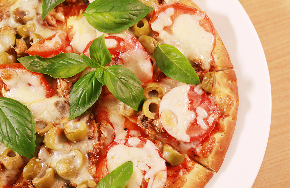 Mackerel & Green Olive Pizza (พิซซ่าหน้าปลากระป๋อง)