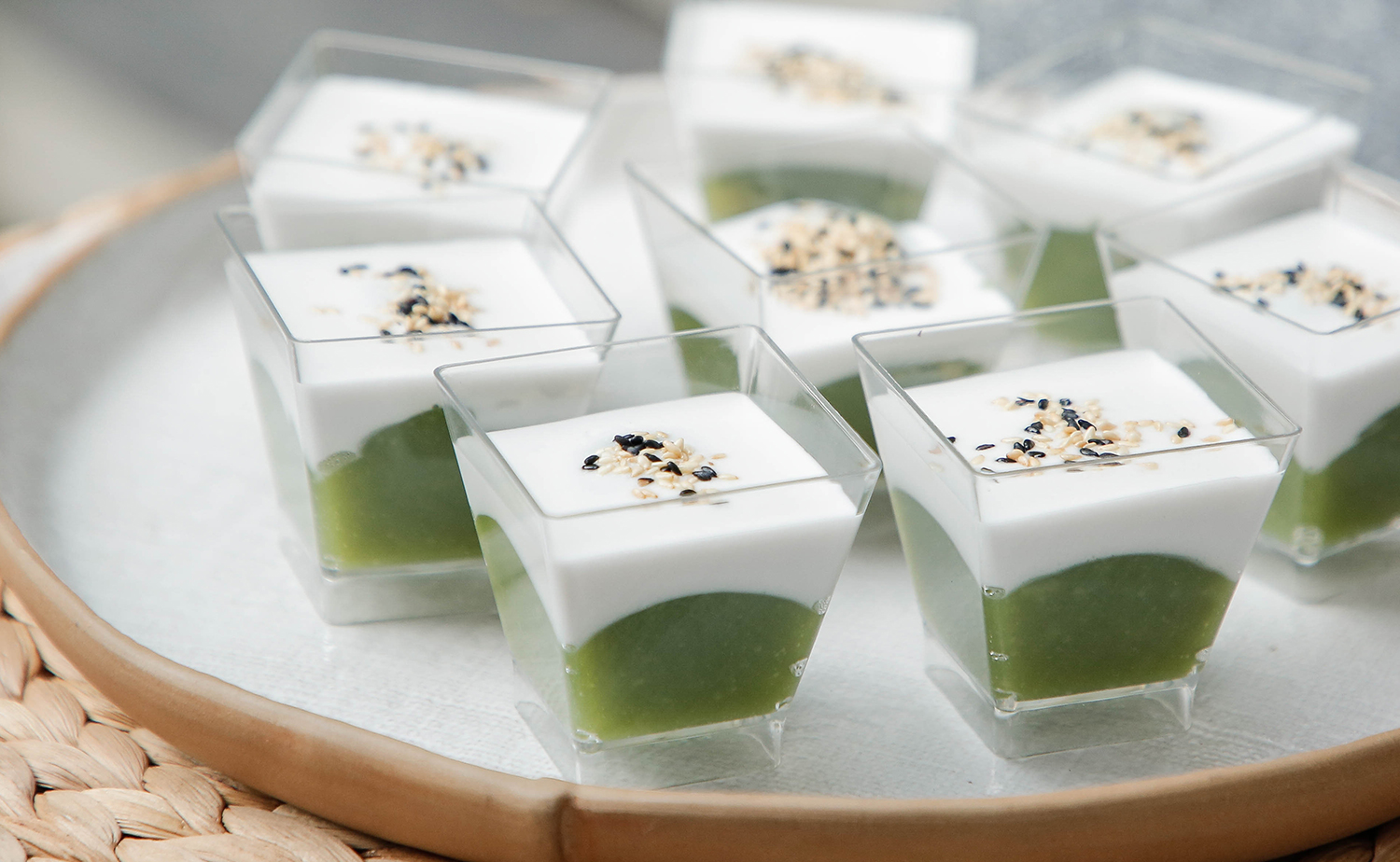 Pandanus Pudding in Coconut Cream (ขนมเปียกปูนกะทิสด)