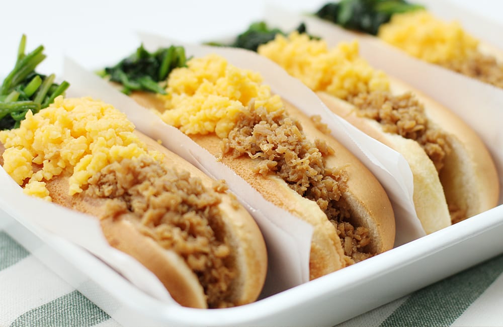 Chicken & Egg Hot Dog (ฮอทดอกไก่และไข่) Chicken & Egg Hot Dog (ฮอทดอกไก่และไข่)