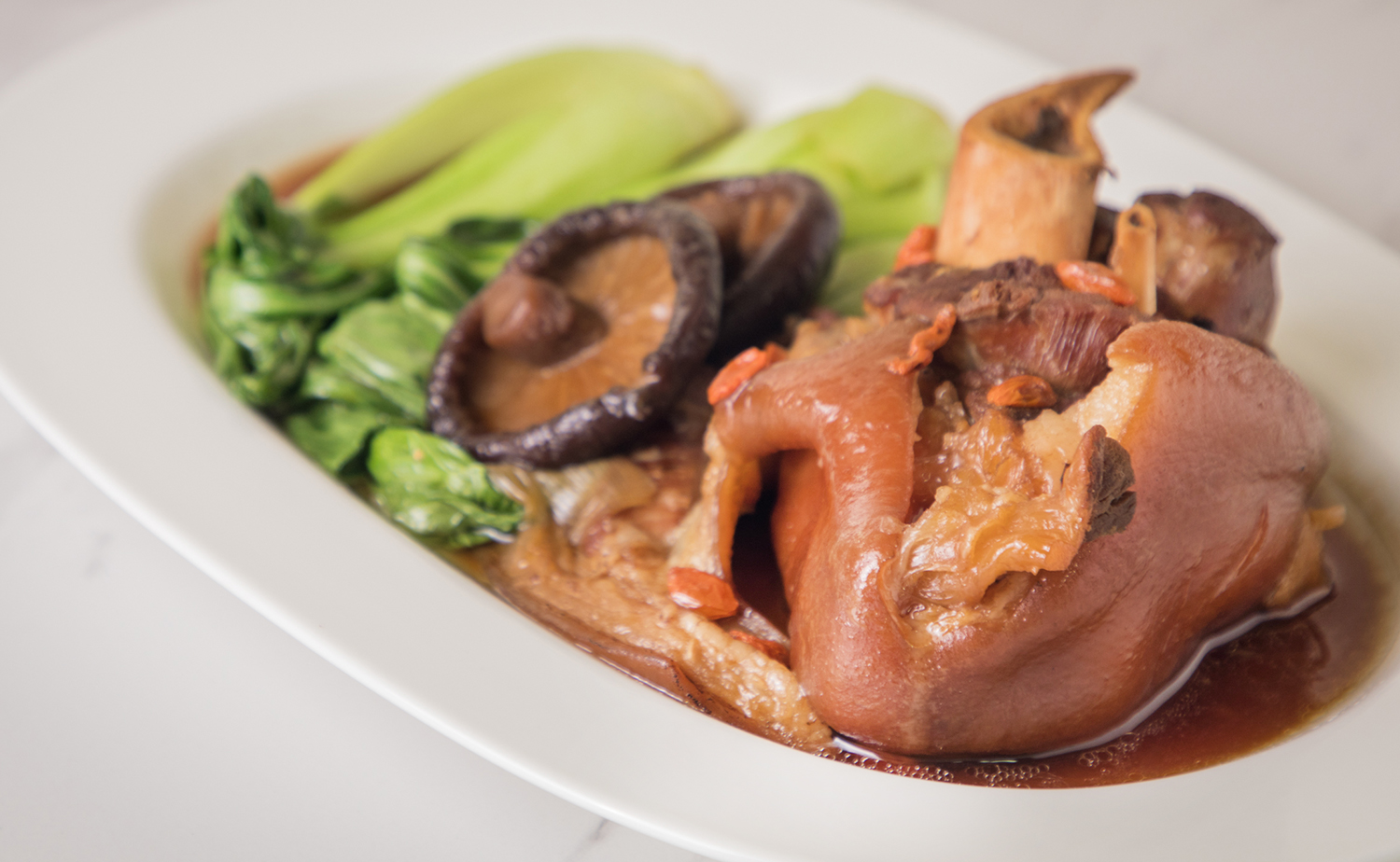 Braised Pork Hock and Shitake Mushroom (ขาหมูตุ๋นเห็ดหอม)