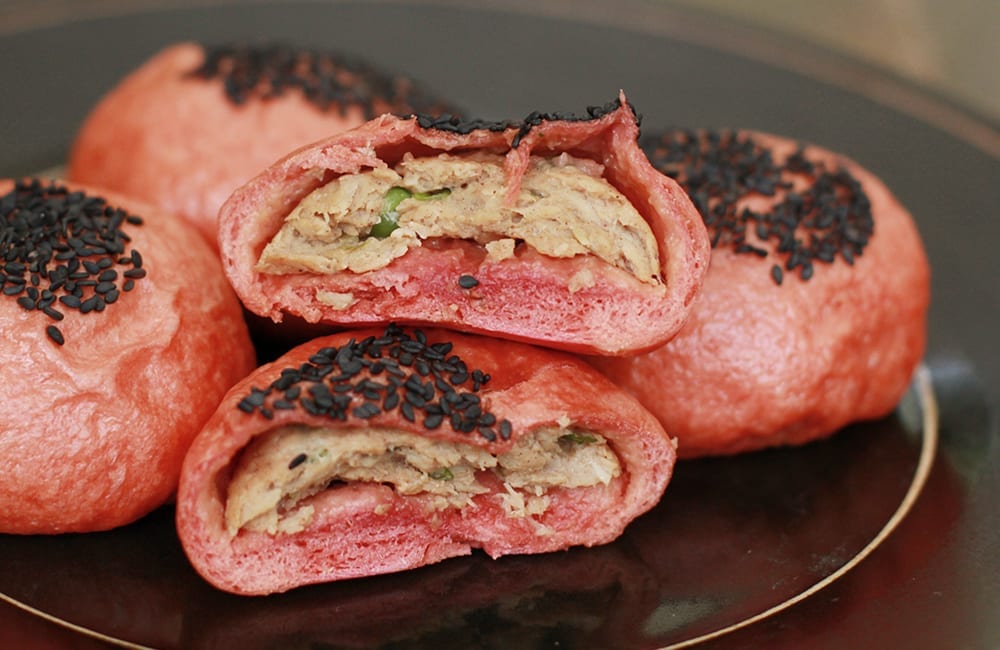 Beetroot Bun with FiveSpiced Chicken (ซาลาเปาบีทรูทไส้ไก่พะโล้)