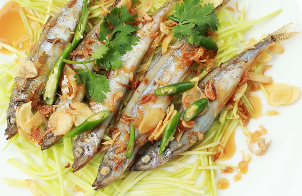 Shishamo with Sweet Fish Sauce (ปลาไข่ทอดน้ำปลาหวาน)