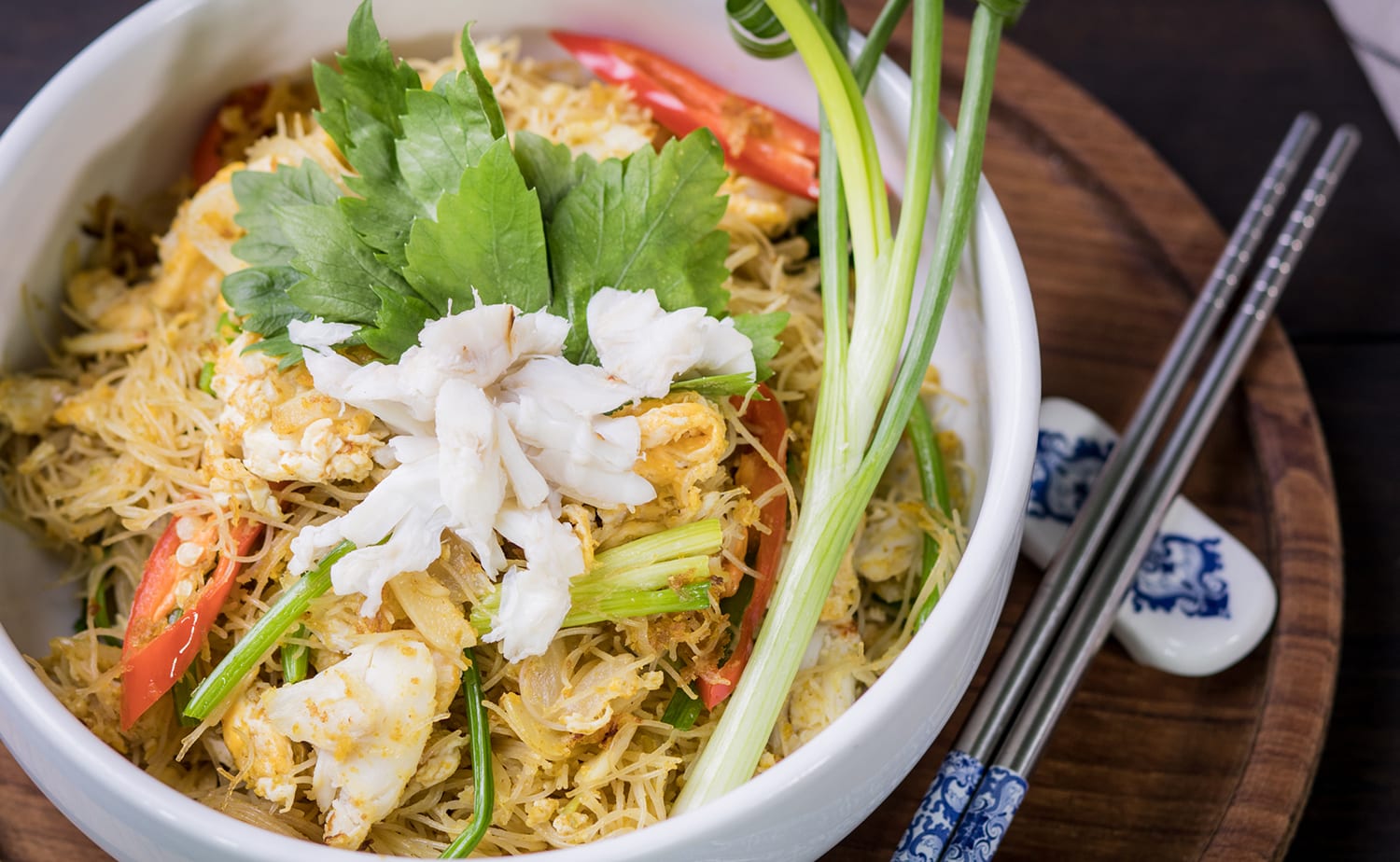 Stir Fried Curry Crab with Rice Noodle (เส้นหมี่ปูผัดผงกะหรี่)