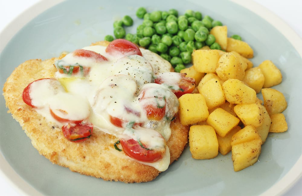 Chicken Cutlet with Sauteed Potatoes and Peas (คัทเล็ตไก่กับมันฝรั่งผัด