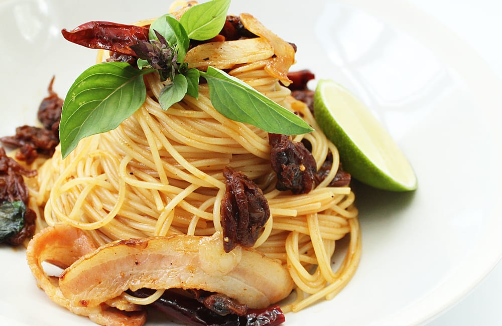 Fried Baby Clam Pasta (พาสต้าหอยลายทอด)