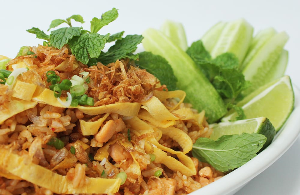 Nasi Goreng Fried Rice with Salmon (ข้าวผัดนาซีโกแรงปลาแซลมอน)