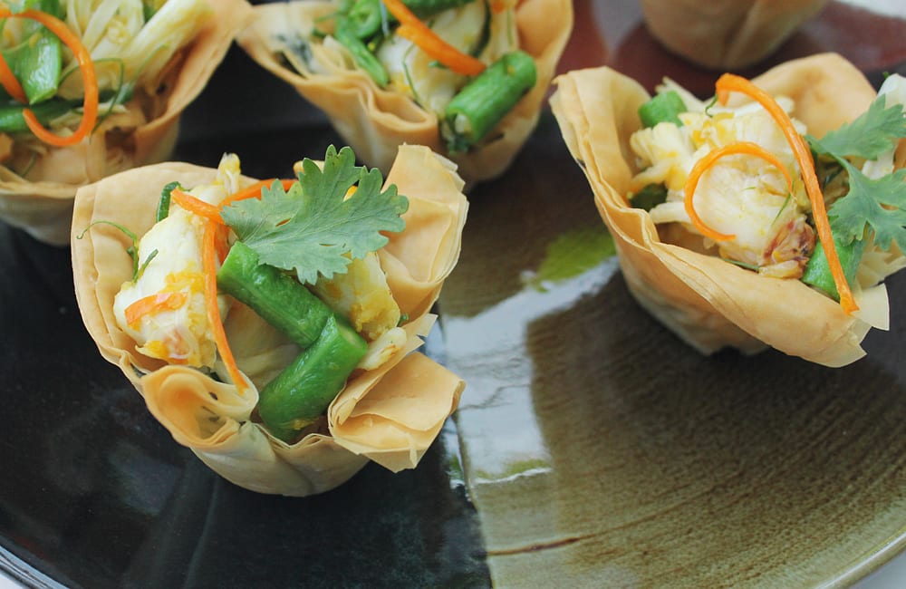 Spicy Crab in Phyllo Cups (เนื้อปูผัดพริกเหลืองในกระทงกรอบฟิโล)