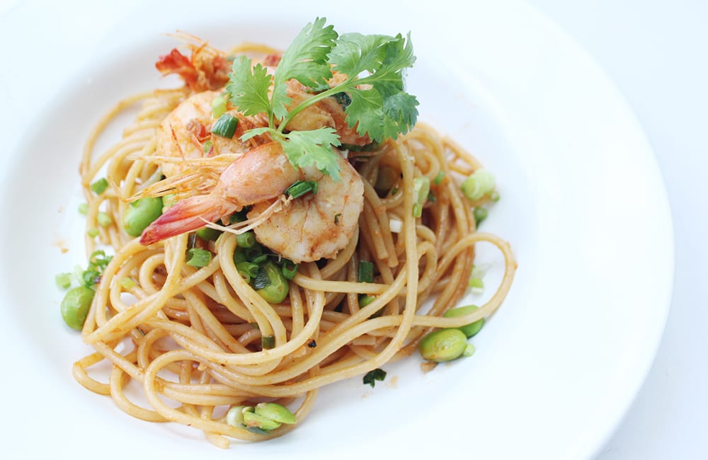 Spicy Pasta with Shrimp and Edamame (พาสต้ากุ้งรสจัดกับถั่วแระญี่ปุ่น)