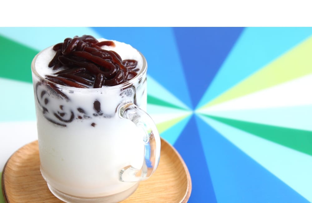 Milk Freeze with Cocoa Dumpling (นมปั่นลอดช่องโกโก้)