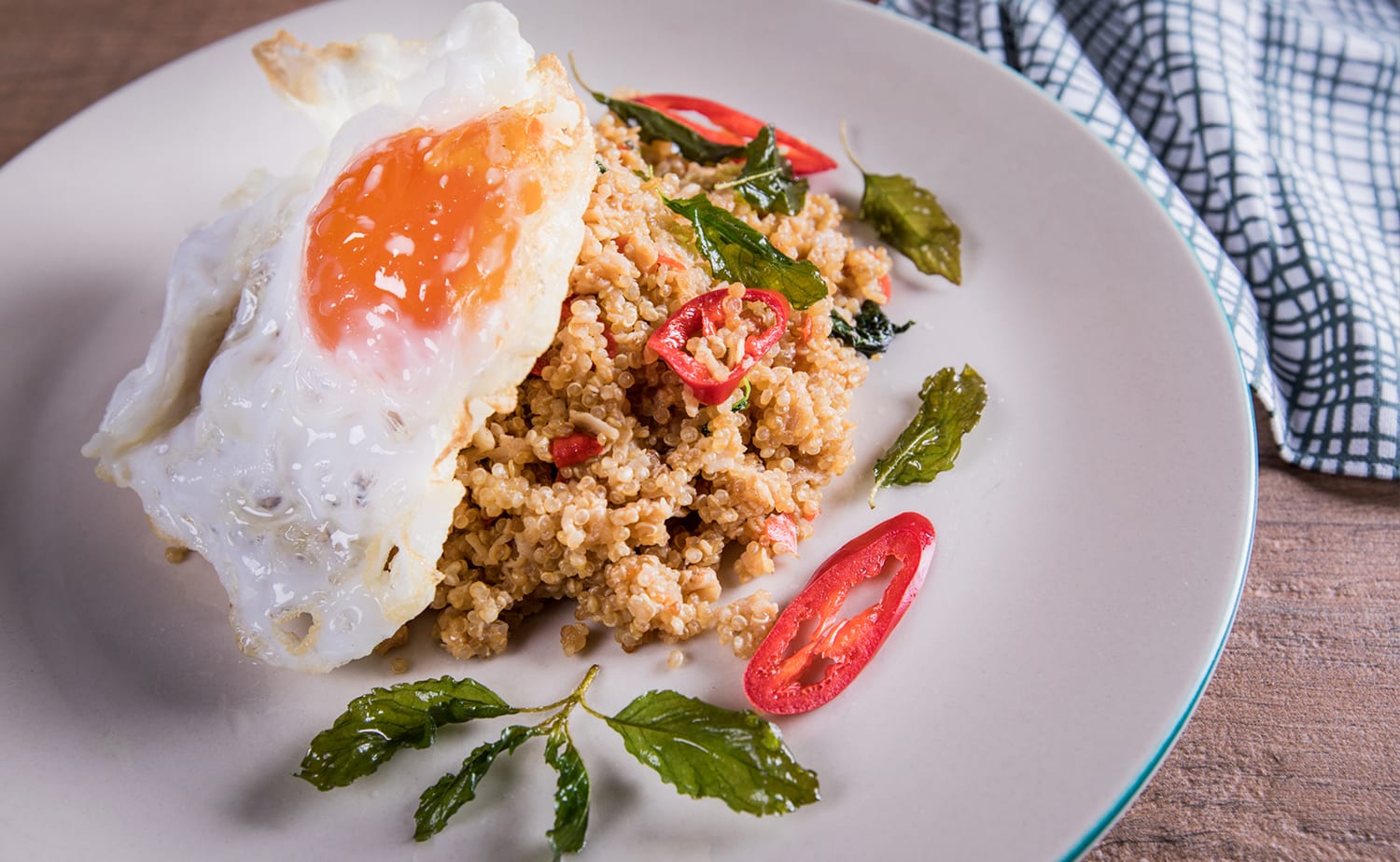 PadKaprowGai Quinoa Bowl (ผัดกะเพราไก่คีนัว)