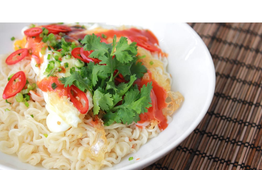 Wok Fried Egg with Instant Noodle (บะหมี่ไข่ดาวทรงเครื่อง)