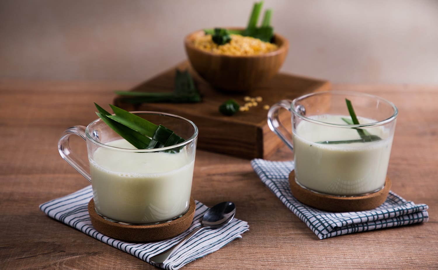 Pandan Soy Milk (นมถั่วเหลืองใบเตย)