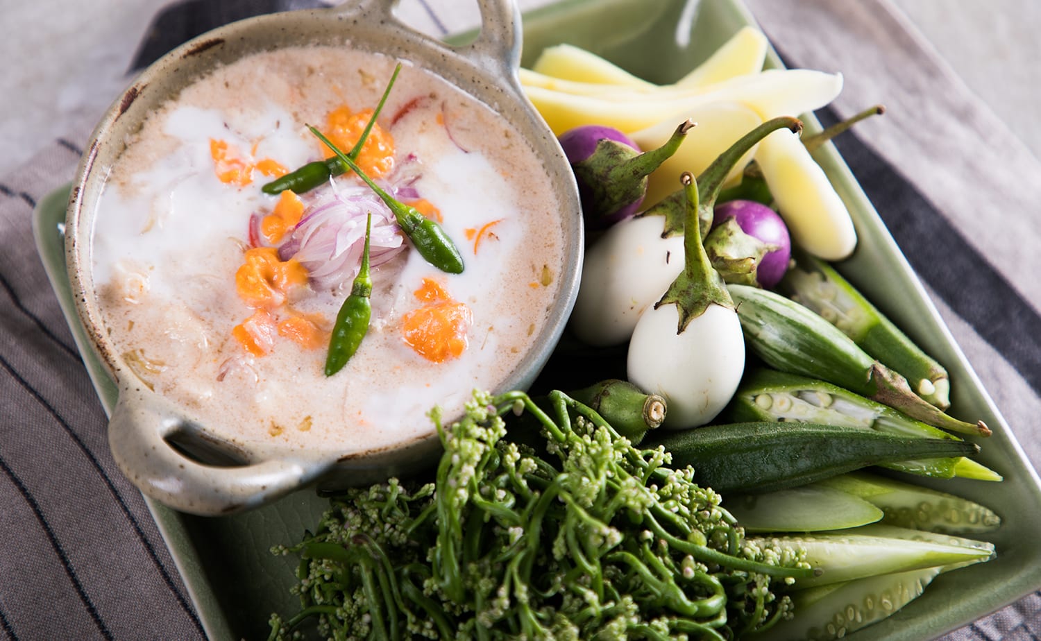 Salted Egg Coconut Milk Dipping (หลนไข่เค็ม)