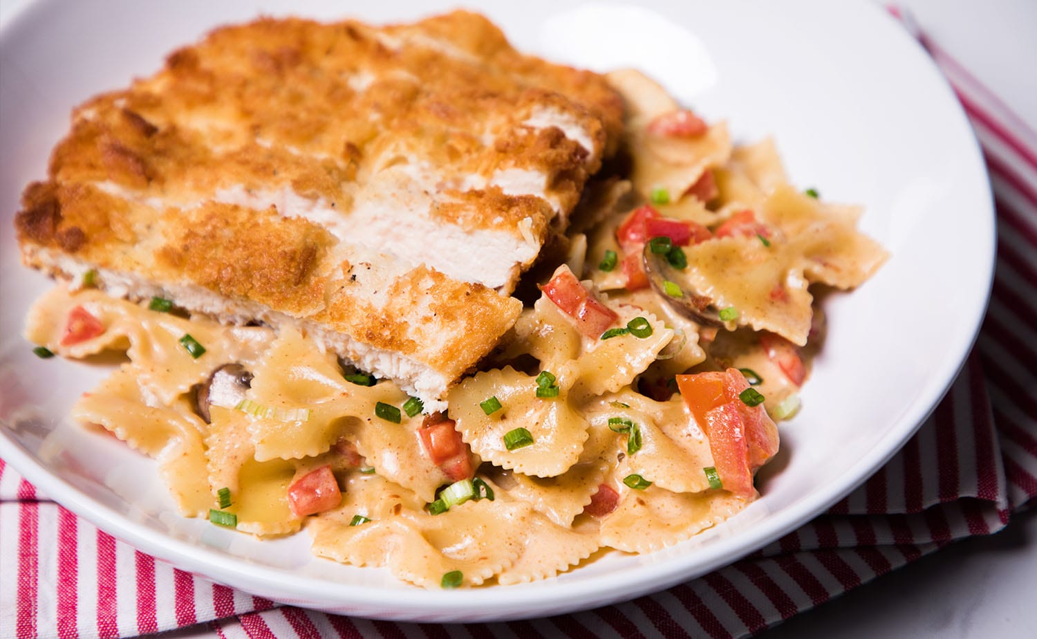 SouthernStyled Fried Chicken Cream Sauce Pasta (พาสต้าเคจุนครีมซอสกับ