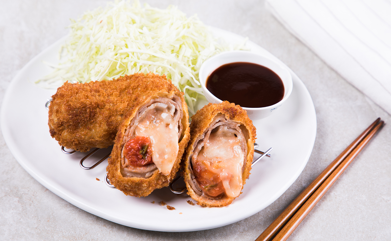 Kimchi Cheese Roll Katsu (คัตสึโรลหมูไส้กิมจิชีส)