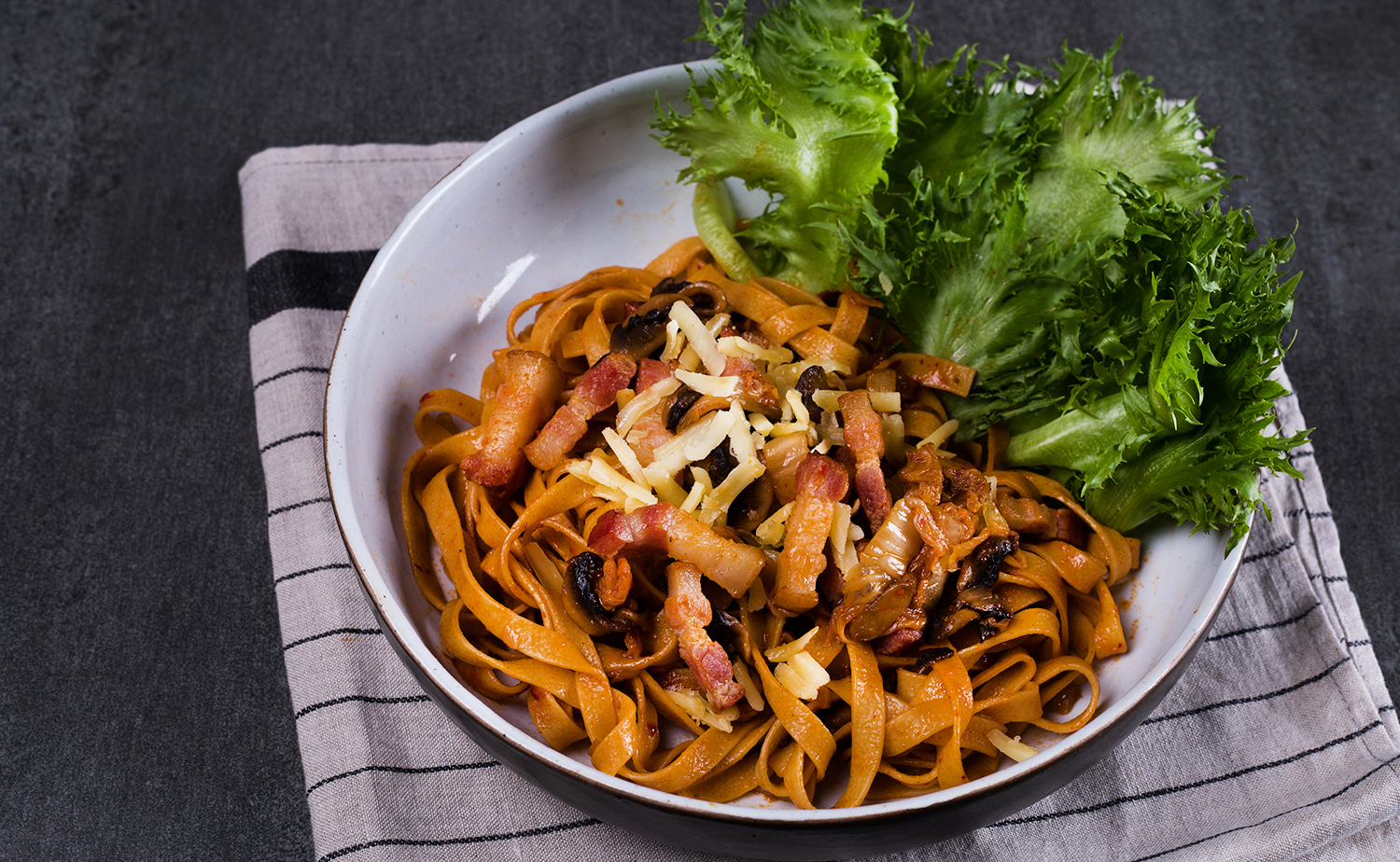 Kimchi and Bacon Pasta (พาสต้ากิมจิเบคอน)