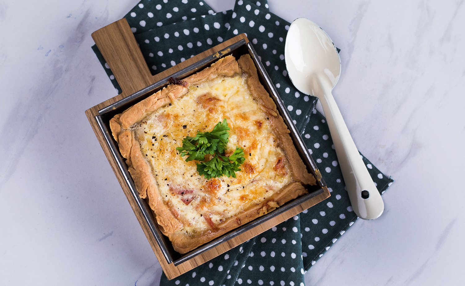 SquarePan Quiche Lorraine (คีชลอเรนหม้อแกง)