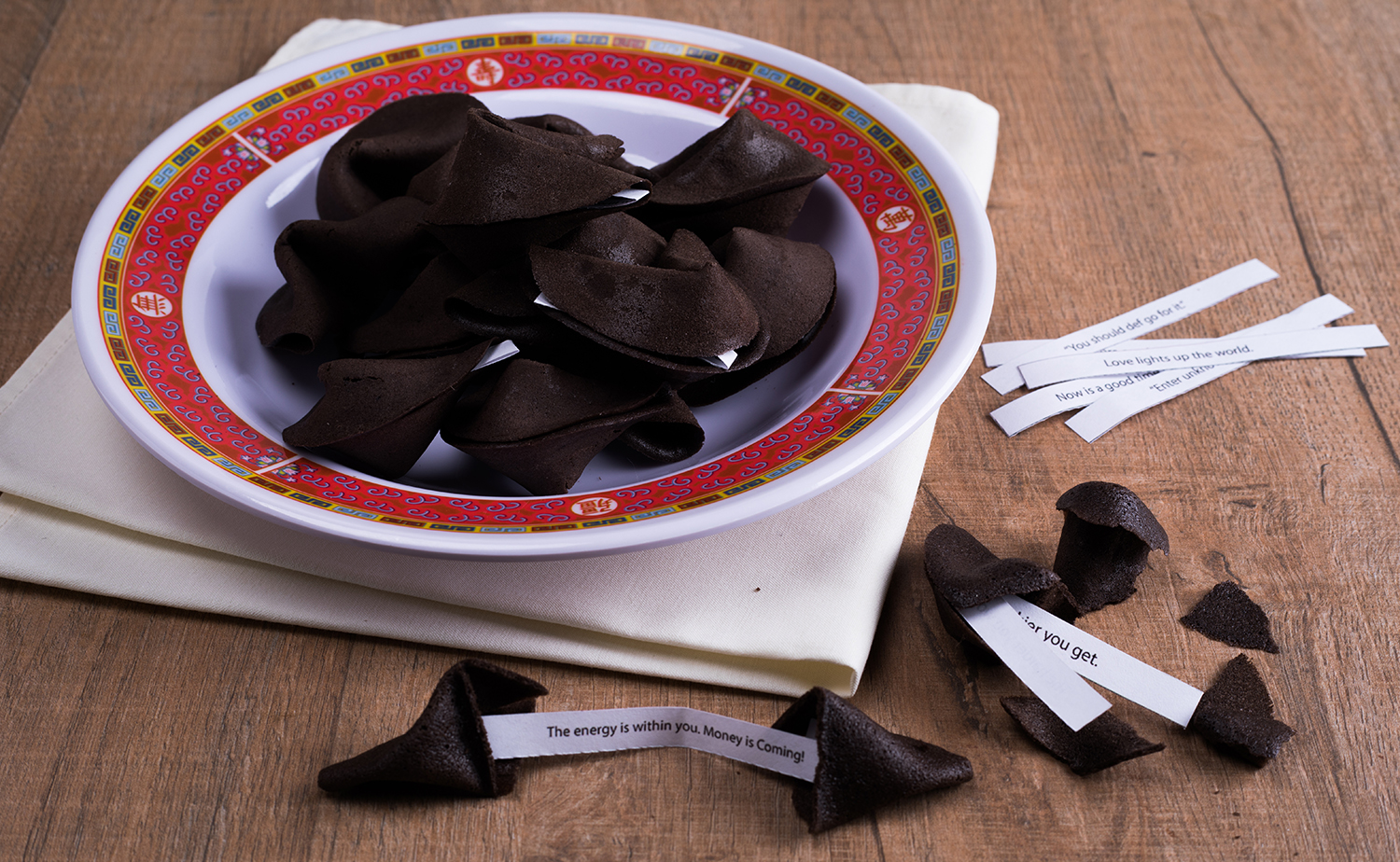 Black Fortune Cookies (คุกกี้เสี่ยงทายทำนายเข้ม)