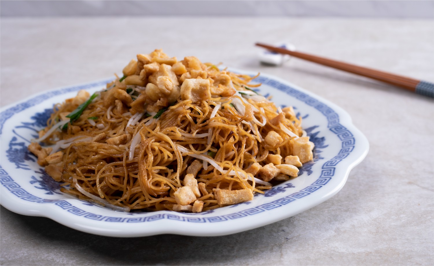 Cantonese Soy Sauce Pan-Fried Pasta (พาสต้าผัดซีอิ๊วกวางตุ้ง)