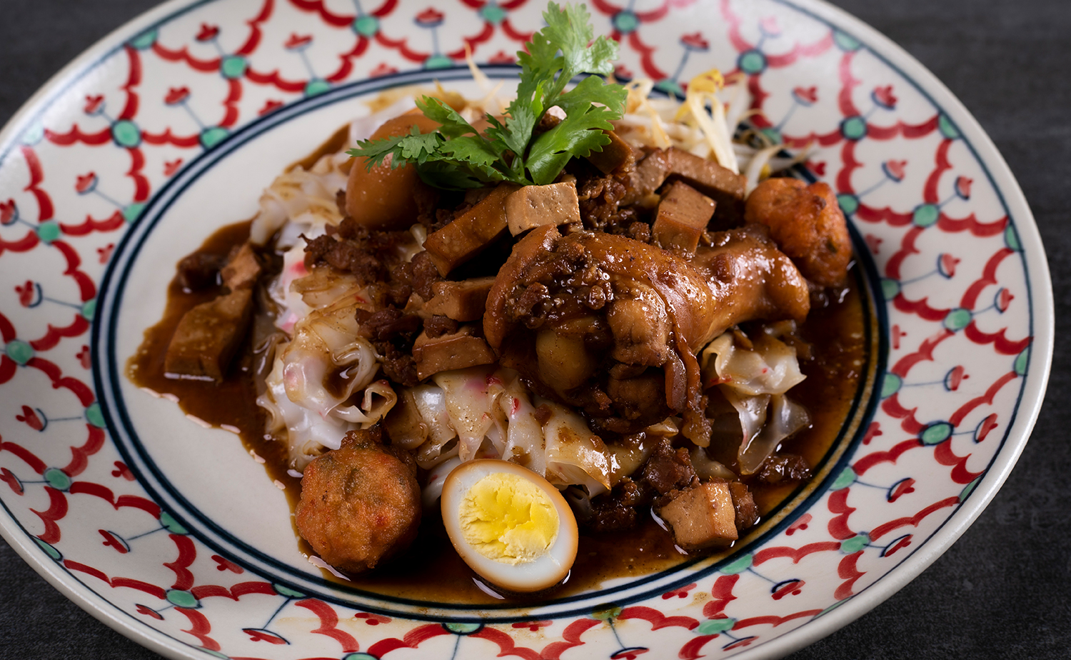 The Extravagant Rice Noodle Roll (ก๋วยเตี๋ยวหลอดทรงเครื่องสะพานหัน)