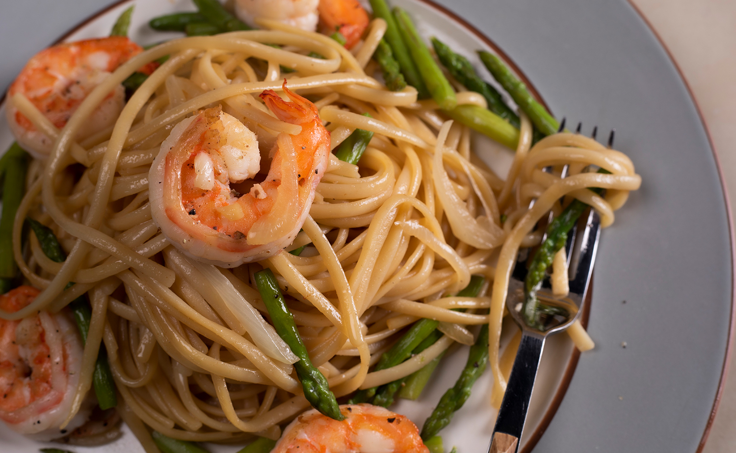 Prawn and Asparagus Pasta (พาสต้าผัดกุ้งและหน่อไม้ฝรั่ง)