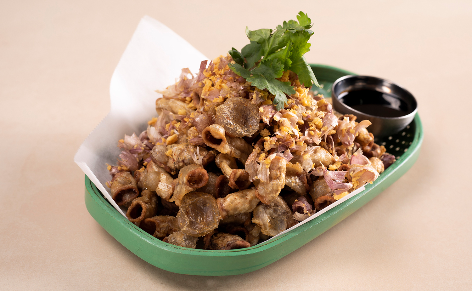DeepFried Pork Intestines with Crispy Garlic (ไส้ทอดกระเทียม)