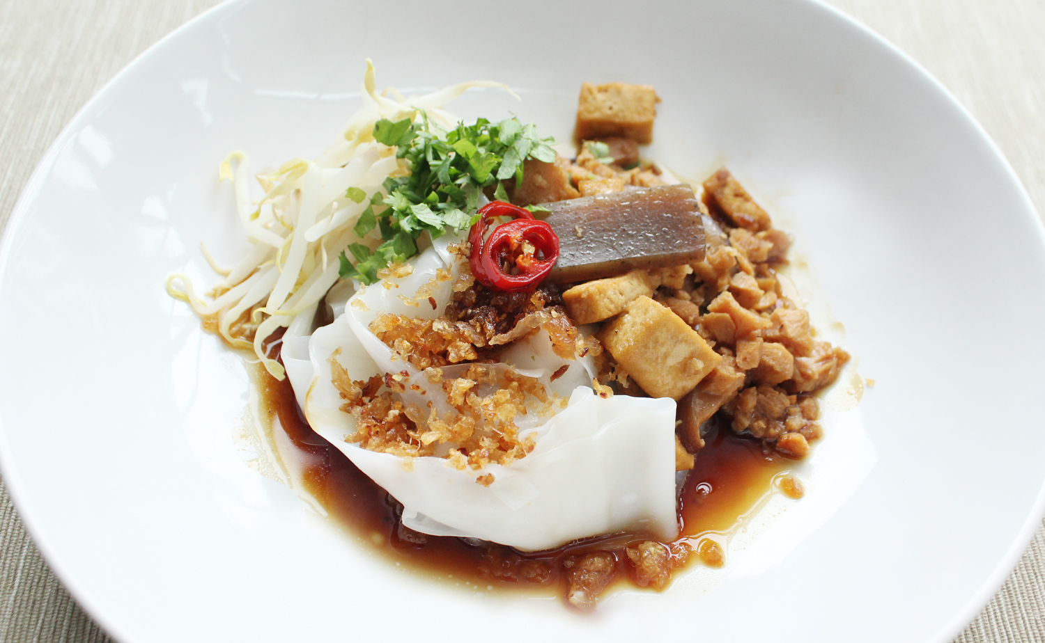 Vegan Tofu Rice Noodle (ก๋วยเตี๋ยวหลอดเจ)