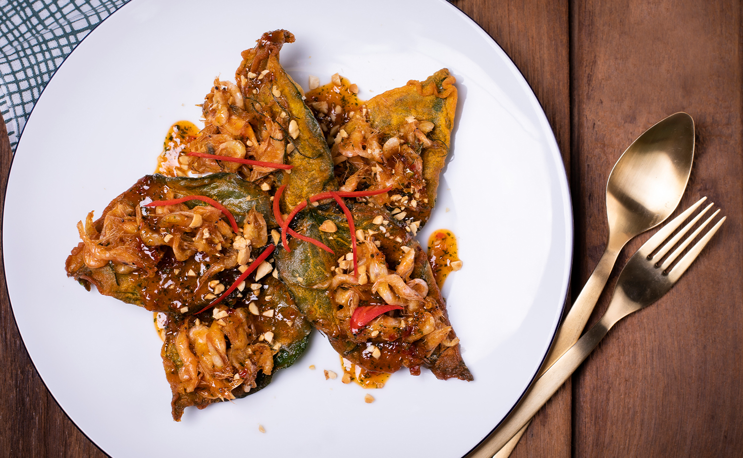 Betel Leaf Fritters (เบือทอด)