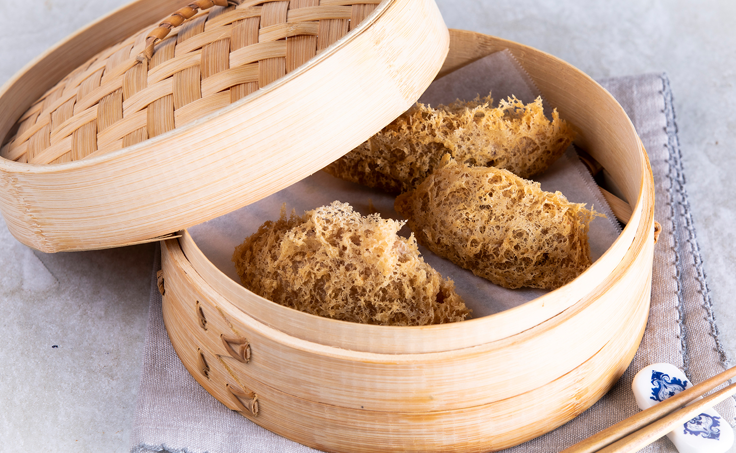 Deep-fried Stuffed Taro (เผือกทอดสอดไส้)