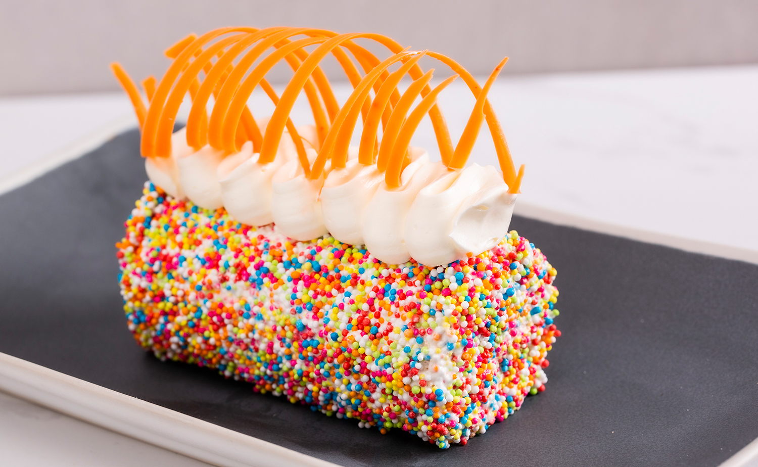 Orange Confetti Cake Roll (โรลเค้กส้มน้ำตาลสายรุ้ง)