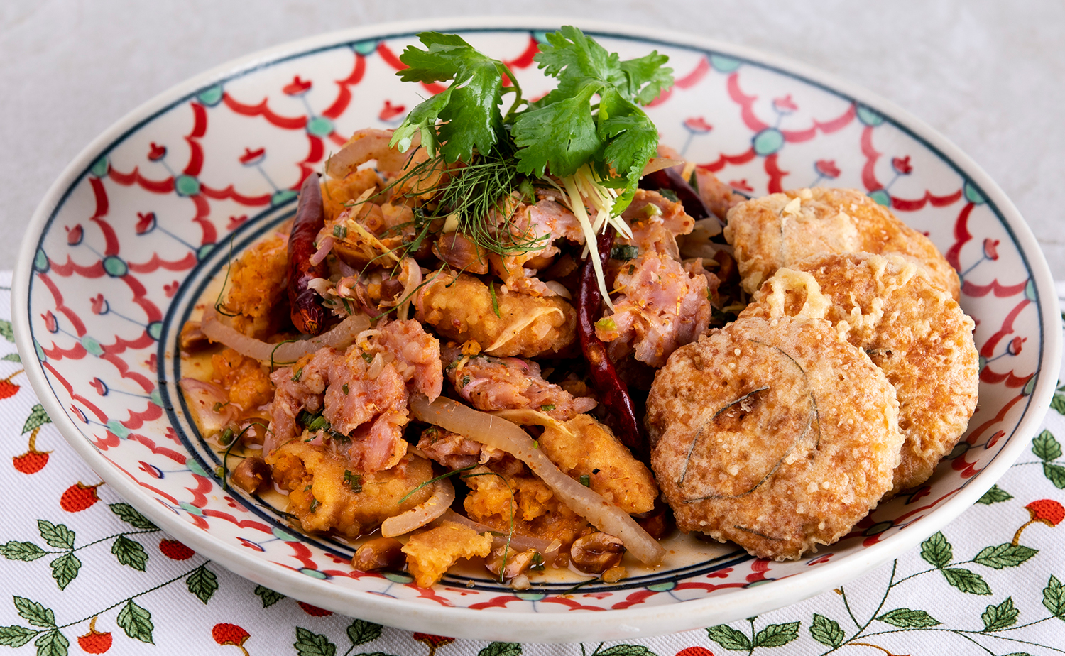 Fermented Pork and Crispy Rice Salad (ยำแหนมข้าวทอด)