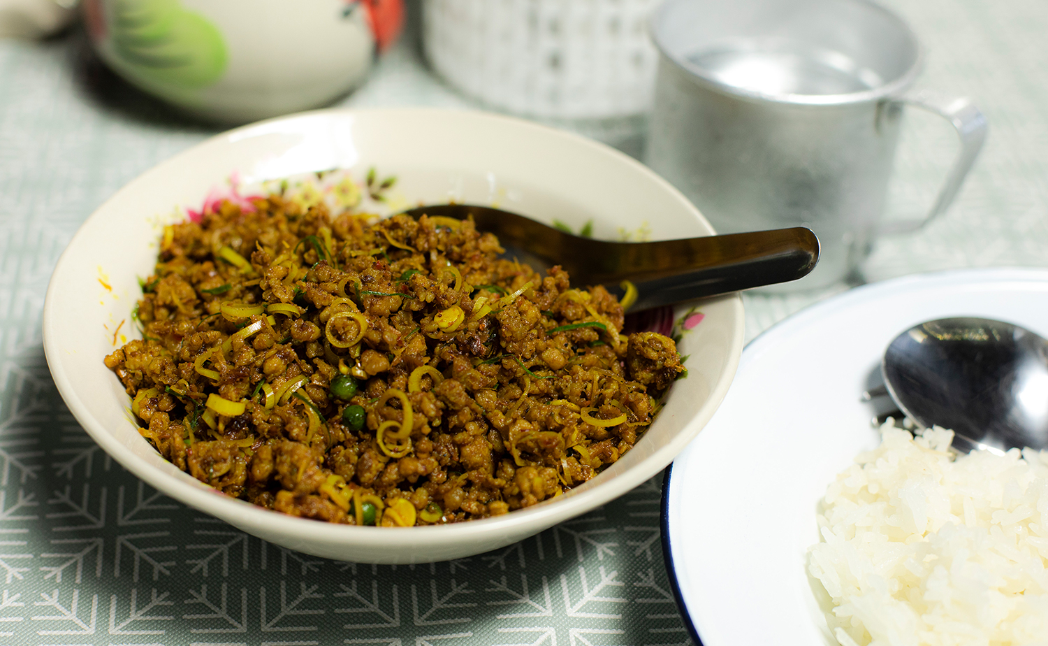 Southern Stir-Fried Pork with Yellow Curry Paste (คั่วกลิ้งหมูสับ)