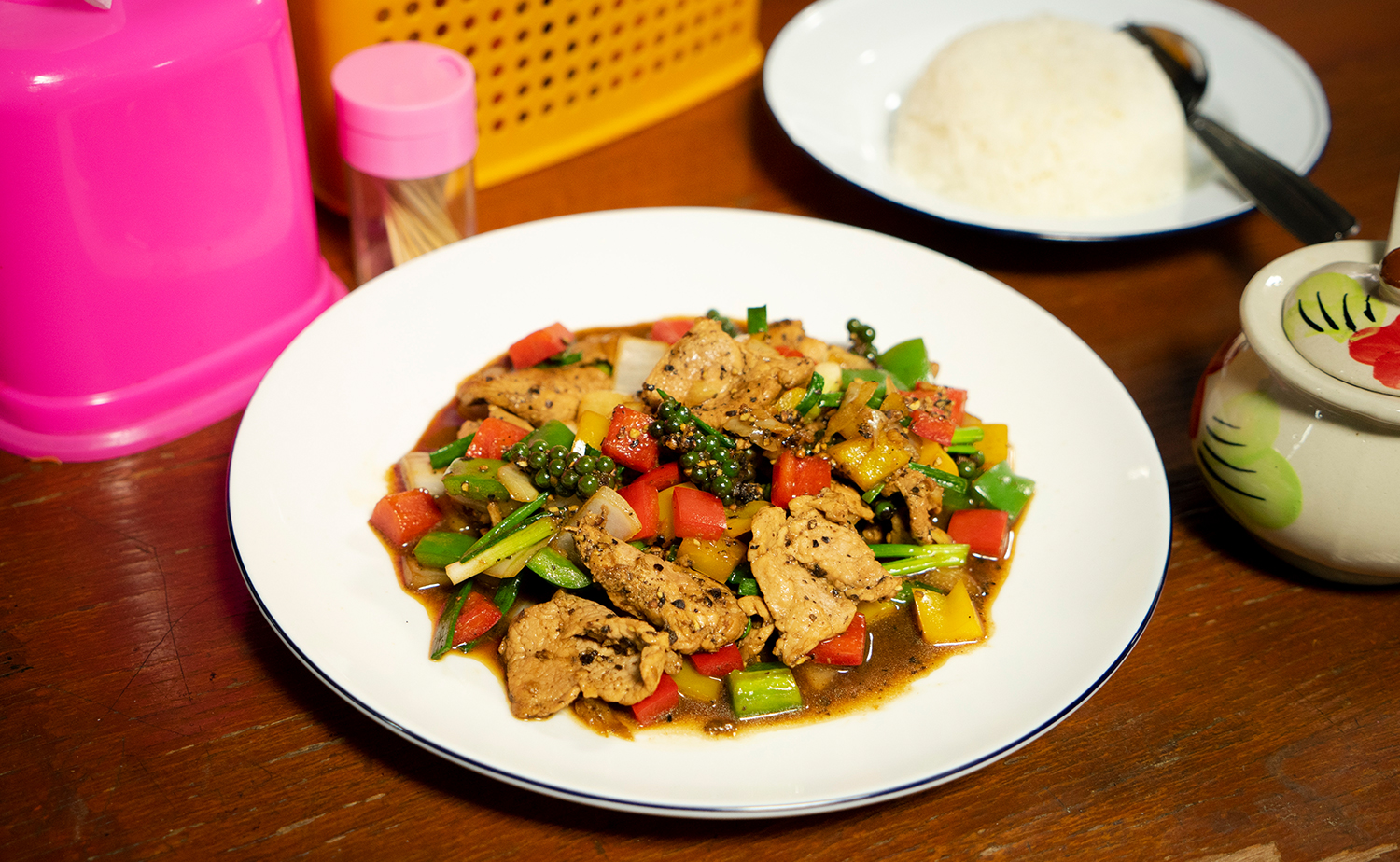 Stir-fried Black Pepper Pork Fillet (หมูสันในผัดพริกไทยดำ)