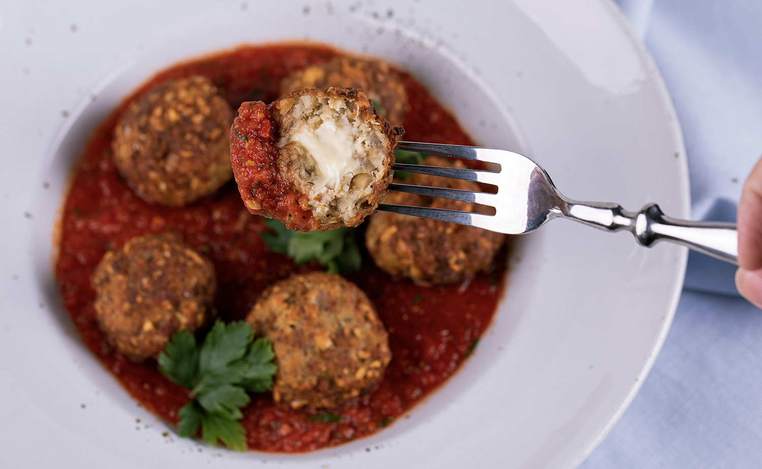 Crispy Italian Porkballs with Cheese (มีทบอลทอดสอดไส้ชีส)