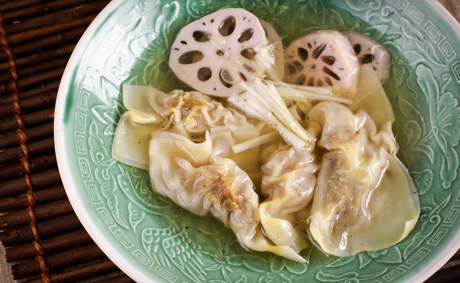 Wonton Soup with Lotus Root (เกี๊ยวหมูซุปรากบัว)