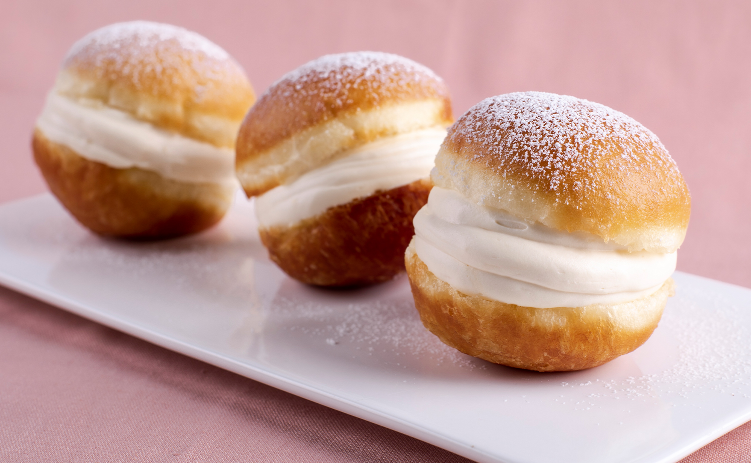 Vanilla Cream Doughnut (โดนัทครีมวานิลลา)