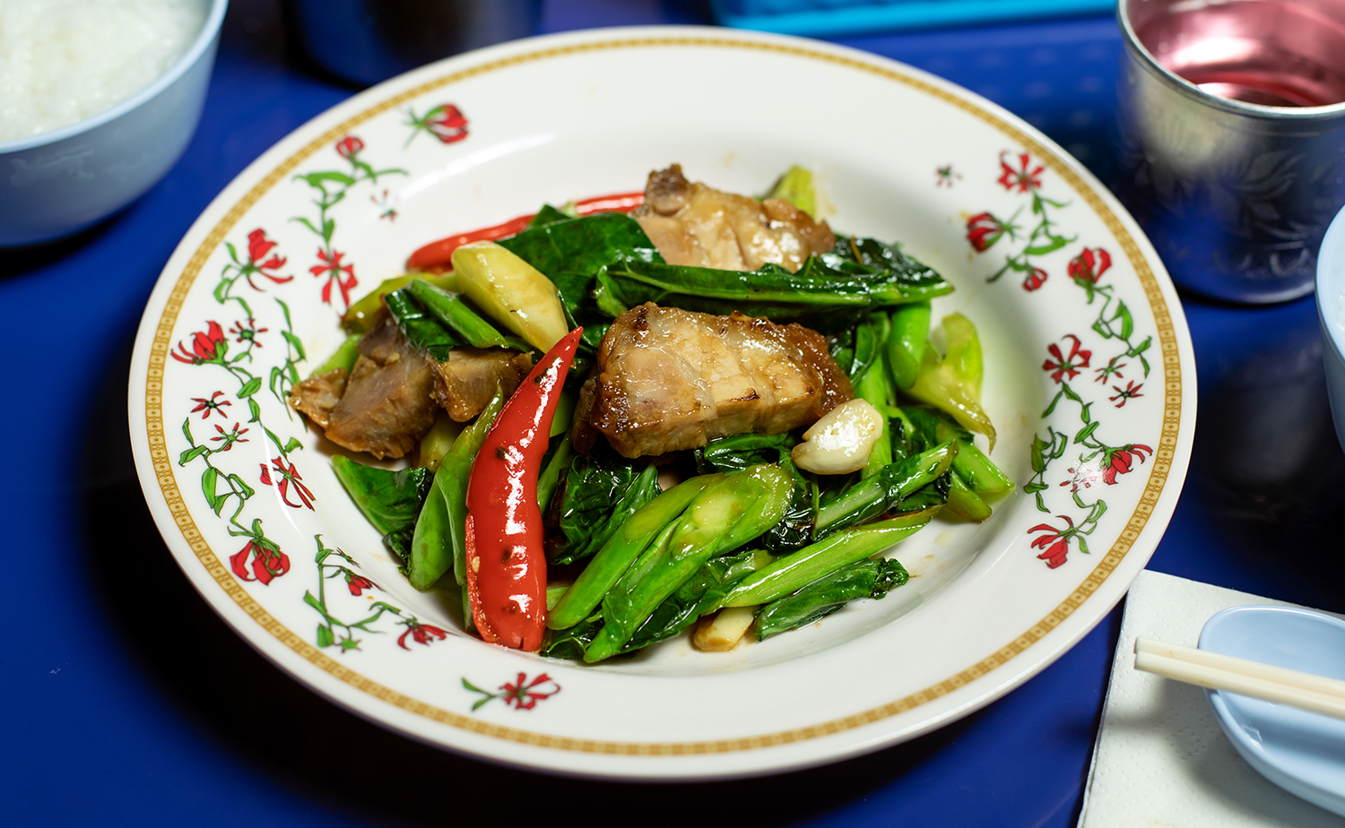 Stirfried Chinese Broccoli and Pork Belly (คะน้าหมูกรอบไฟแดง)