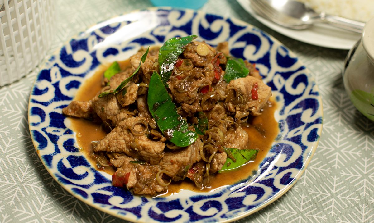 Stirfried Pork with Shrimp Paste (หมูผัดกะปิ)