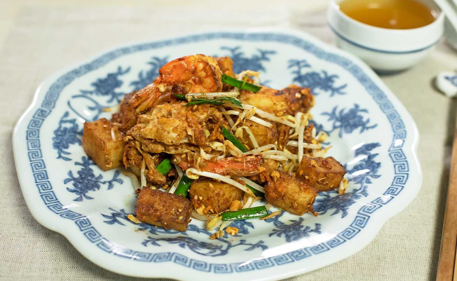 Stir-fried Turnip Cake with Shrimp (ผัดขนมผักกาด)