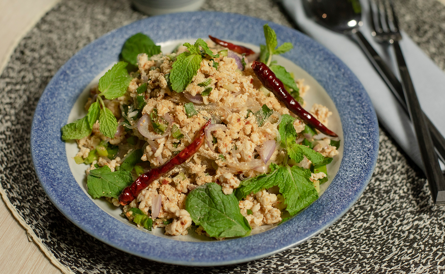 Minced Chicken and Glass Noodles Larb (ลาบวุ้นเส้นไก่สับ)