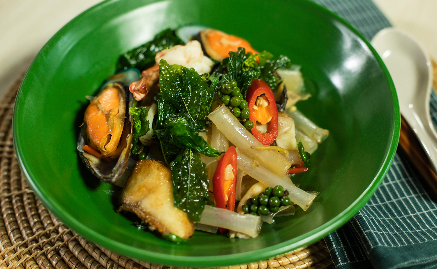 Drunken Glass Sheet Noodles with Seafood (เซี่ยงไฮ้ผัดขี้เมาทะเล)