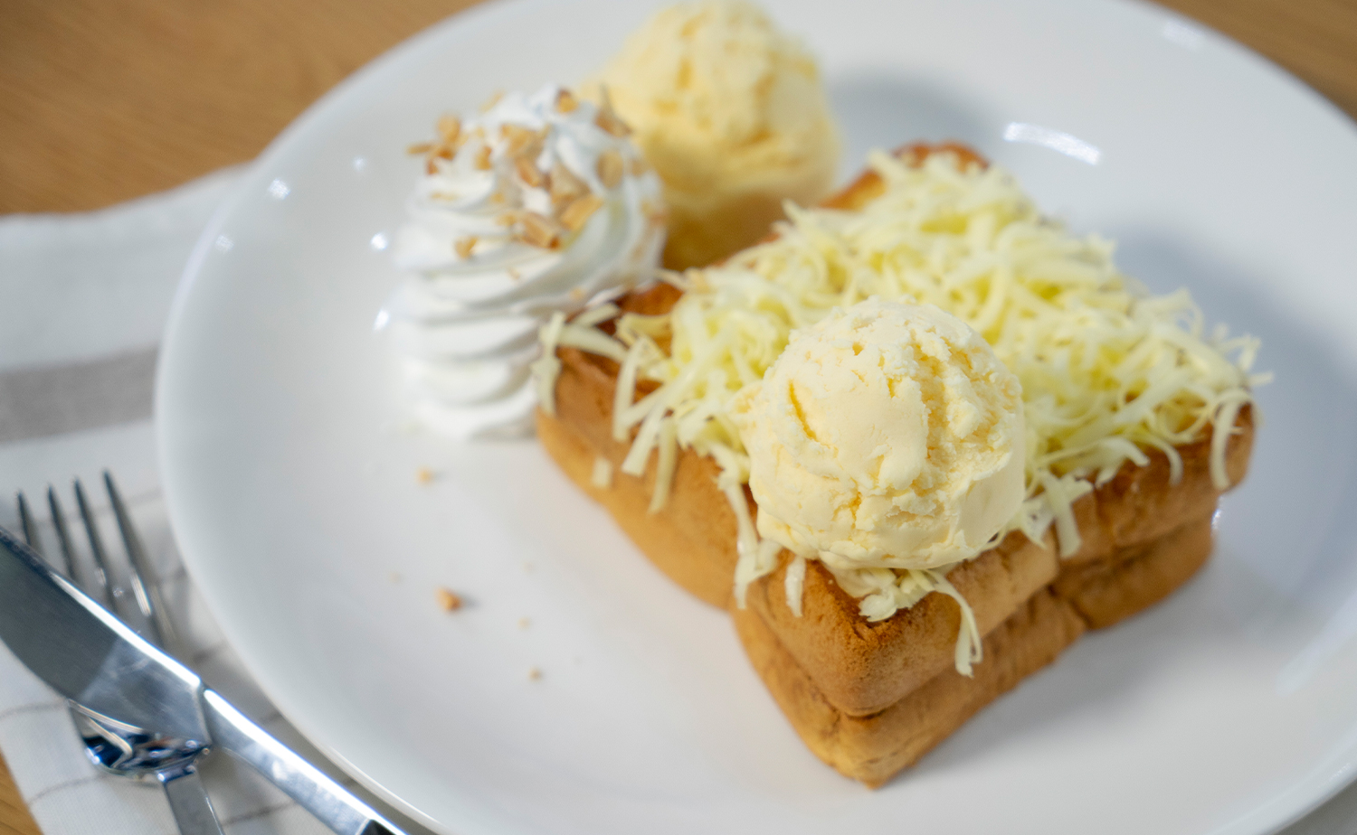 Cheddar Cheese Toast (เชดด้าชีสโทสต์)